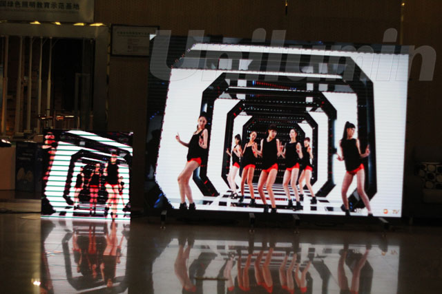 UTV高清小间距LED显示屏在1/6400秒相机快门下的拍摄画面